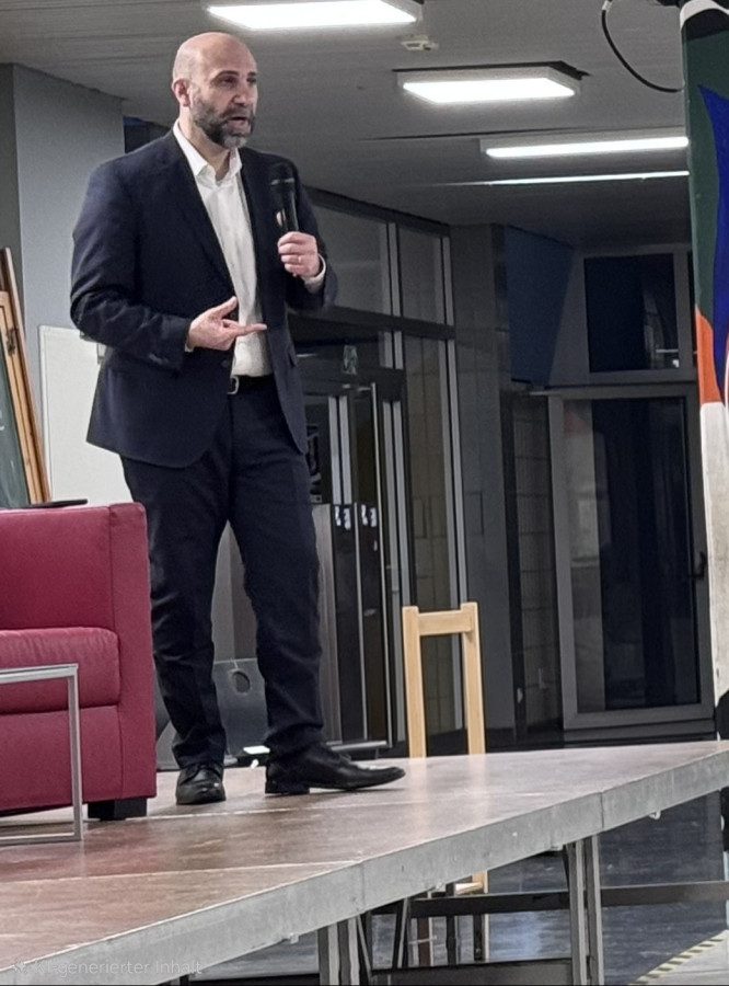 Ahmad Mansour am Friedrich-Wöhler-Gymnasium